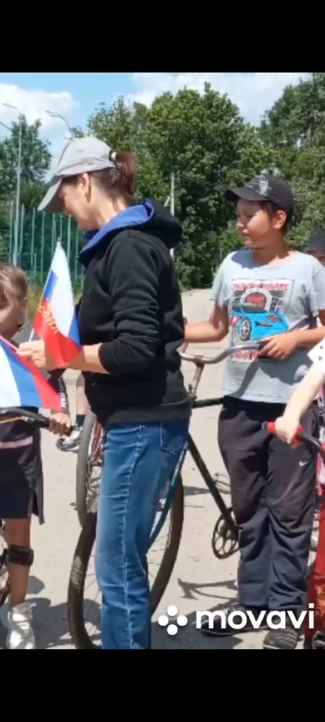 Совместно с ДК ребята участвовали в велопробеге с российским триколором